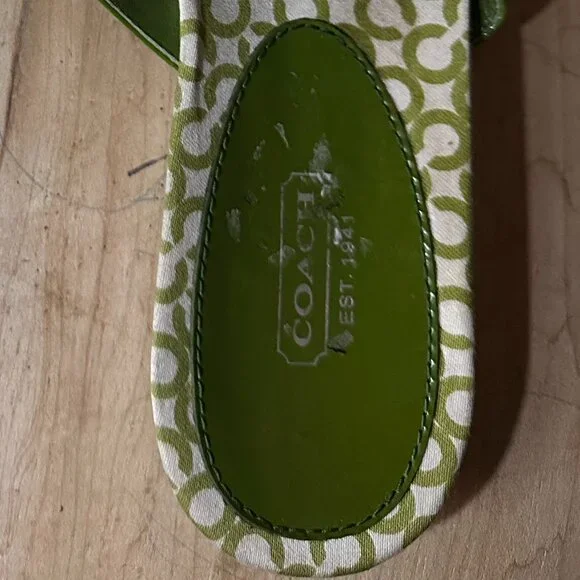 NEW Coach Green Butterfly Flip Flips w/ Logo Print size- 8.5 - Picture 3 of 3